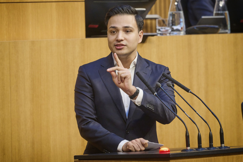 Am Rednerpult Klubobmann Yannik Shetty (NEOS)