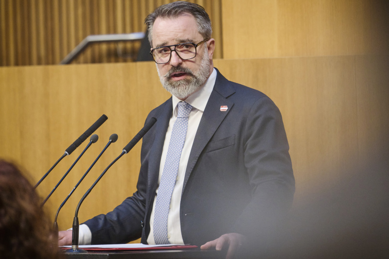 Am Rednerpult Nationalratsabgeordneter Manfred Sams (SPÖ)