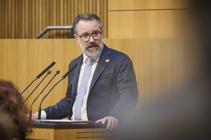 Am Rednerpult Nationalratsabgeordneter Manfred Sams (SPÖ)