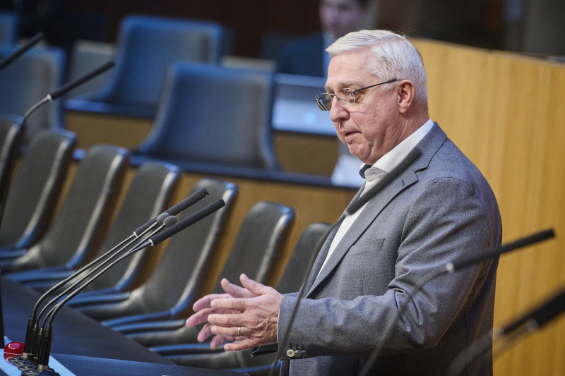 Am Rednerpult Nationalratsabgeordneter Werner Herbert (FPÖ)