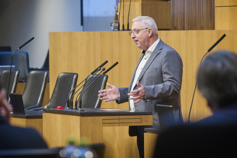 Am Rednerpult Nationalratsabgeordneter Werner Herbert (FPÖ)