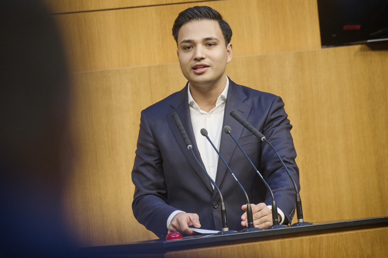 Am Rednerpult Klubobmann Yannik Shetty (NEOS)