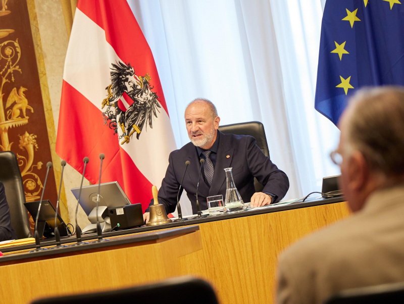 Bundesratspräsident Peter Samt (FPÖ) am Präsidium