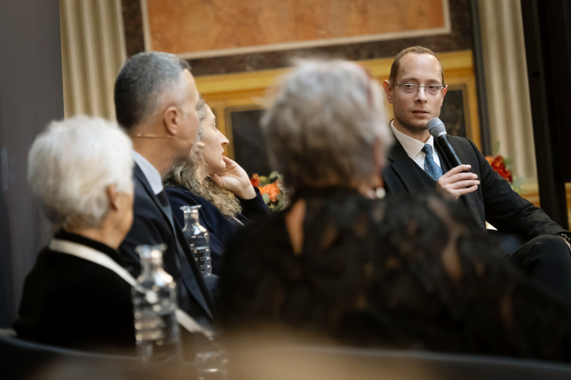 Podiumsgespräch mit Preisträgerinnen und Preisträgern. Am Wort: Universitätsprofessor für Law and Governance und Leiter des Fachbereichs Global Governance Jürgen Pirker