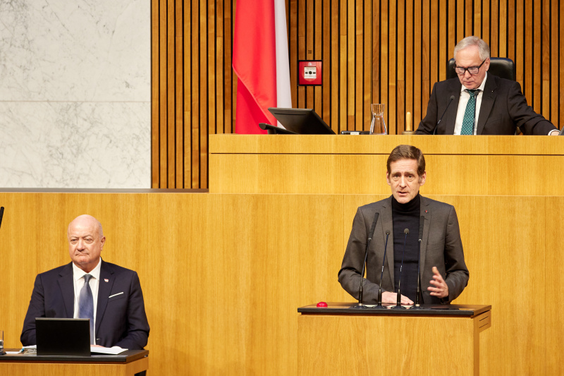 Am Rednerpult: Nationalratsabgeordneter Kai Jan Krainer (SPÖ)