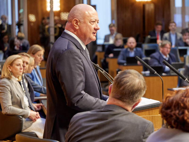 Regierungsbank. Am Wort: Bundeskanzler Christian Stocker (ÖVP)