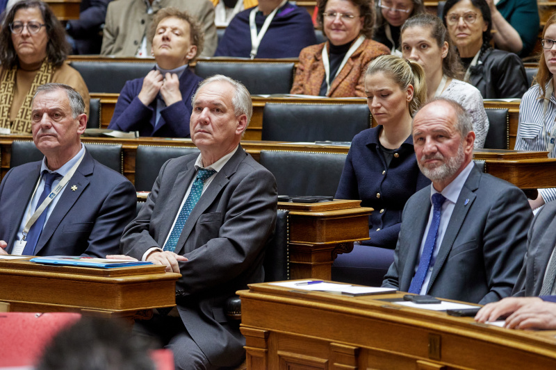 Nationalratspräsident Walter Rosenkranz (FPÖ) (2. von links), Bundesratspräsident Peter Samt (FPÖ) (rechts)