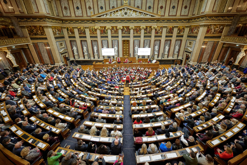 Musikalische Umrahmung durch den burgenländischen Blasmusikverband. Blick ins Publikum