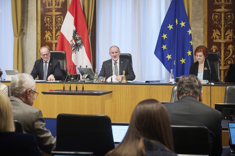 Bundesratspräsident Peter Samt (FPÖ) am Präsidium