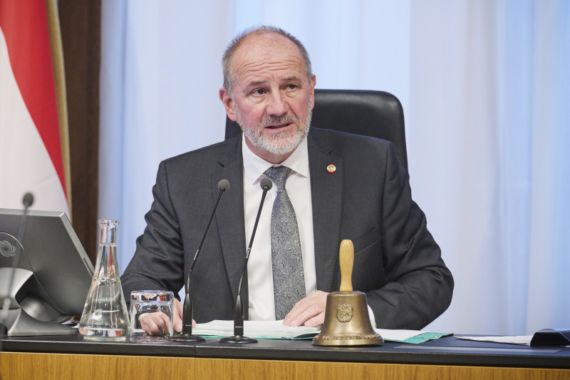 Bundesratspräsident Peter Samt (FPÖ) am Präsidium