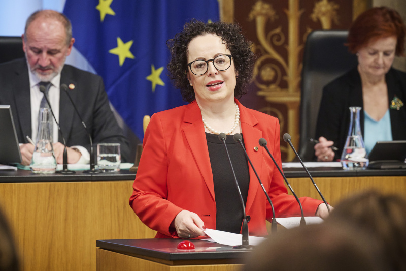 Am Rednerinnenpult Bundesrätin Christine Schwarz-Fuchs (ÖVP)