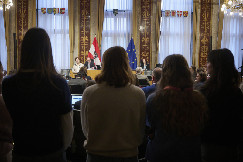 Am Rednerinnenpult Staatssekretärin Elisabeth Zehetner (ÖVP)