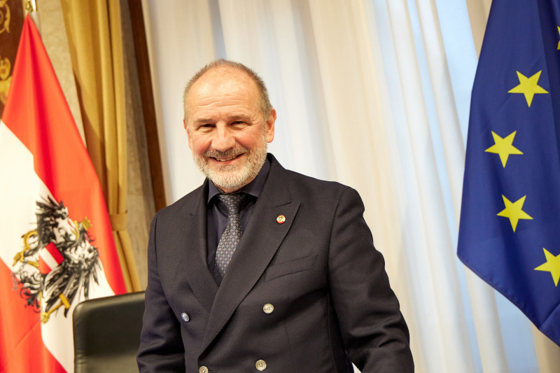 Bundesratspräsident Peter Samt (FPÖ) am Präsidium