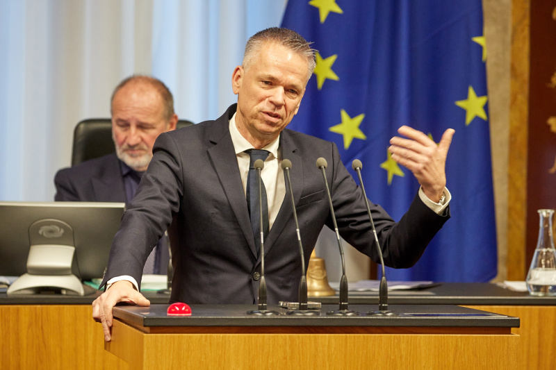 Am Rednerpult: Vorsitzender der Bundesratsfraktion Harald Himmer (ÖVP)