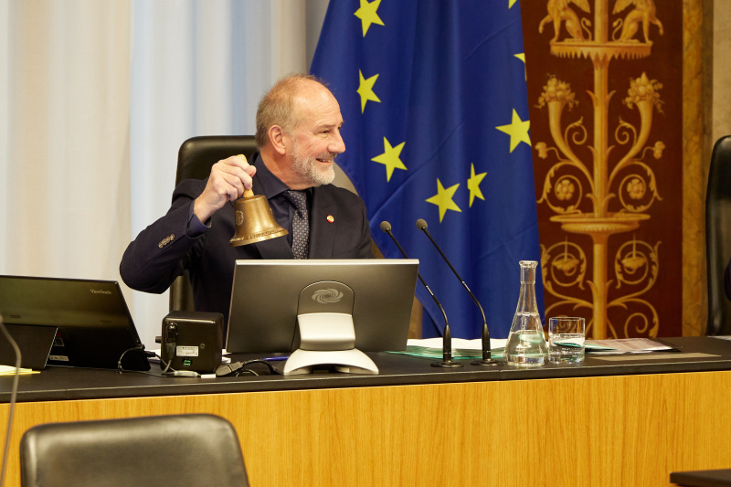 Bundesratspräsident Peter Samt (FPÖ) am Präsidium