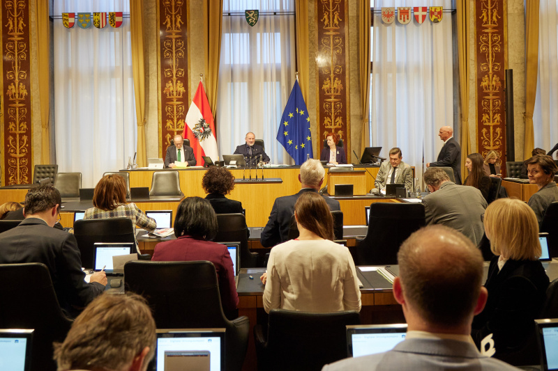 Bundesratspräsident Peter Samt (FPÖ) am Präsidium