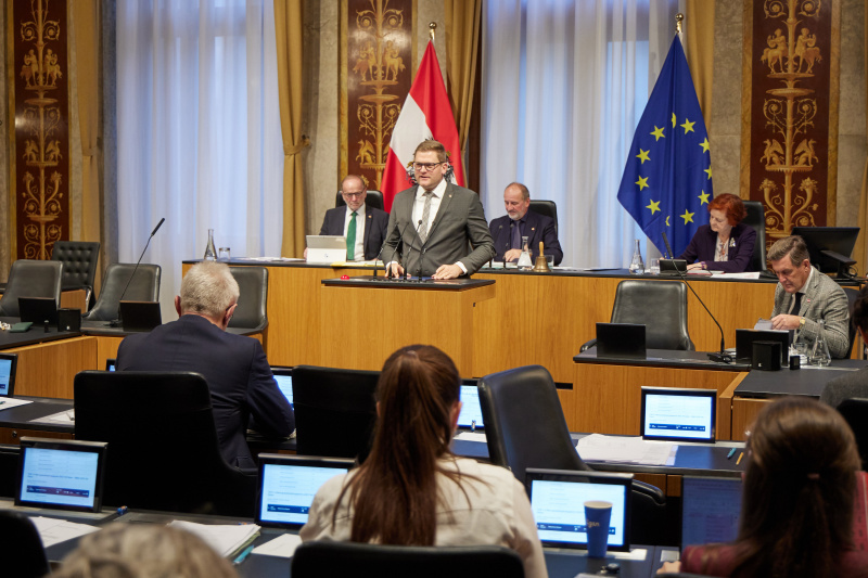 Am Rednerpult: Bundesrat Markus Stotter (ÖVP)