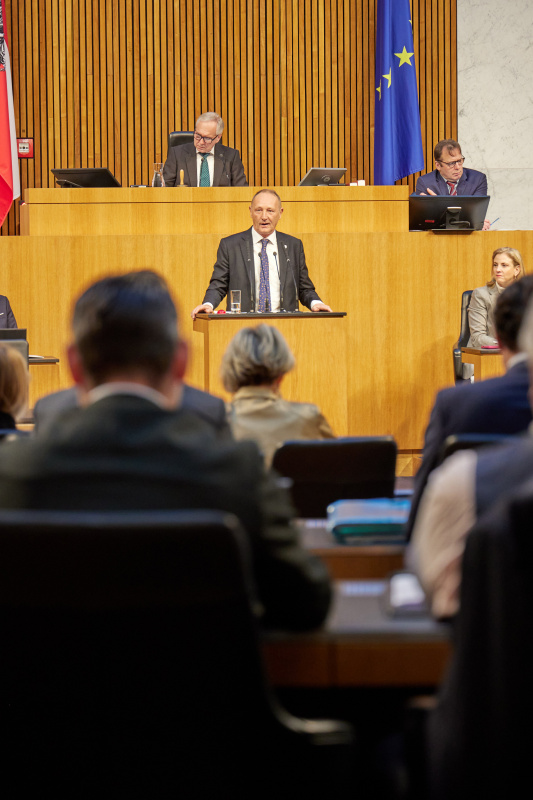 Am Rednerpult: Nationalratsabgeordneter Axel Kassegger (FPÖ)