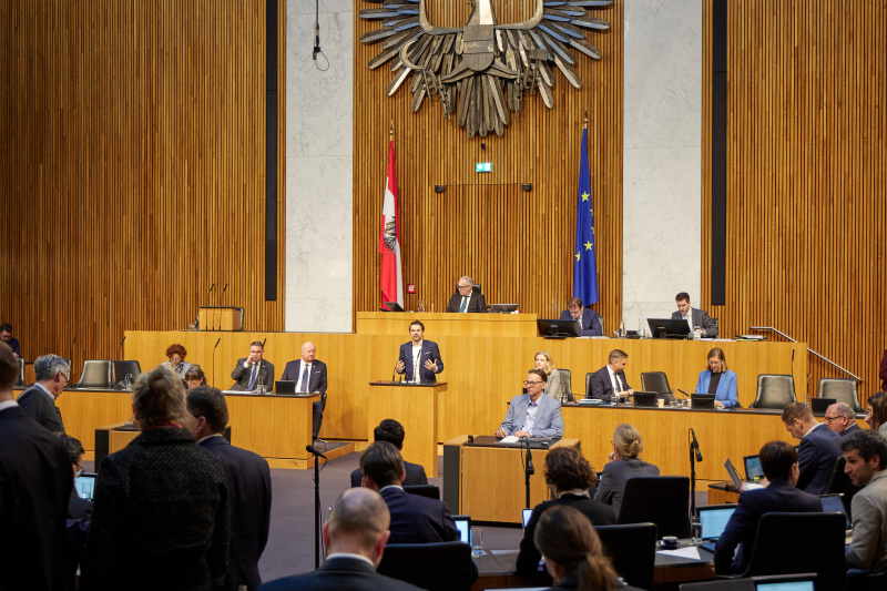 Am Rednerpult: Nationalratsabgeordneter Jakob Schwarz (GRÜNE)