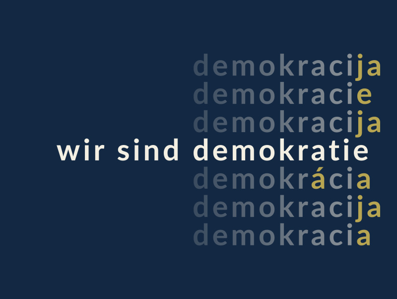 Sujets in blau zu der Ausstellung \x22Wir sind Demokratie\x22 