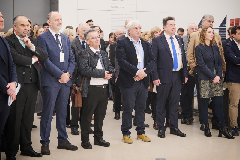 Blick Richtung Veranstaltungsteilnehmerinnen und -teilnehmer