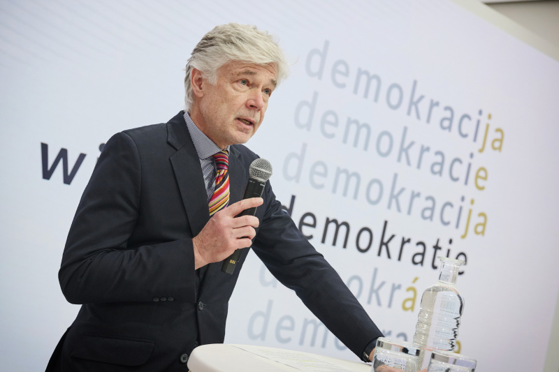 Begrüßung Parlamentsdirektor Harald Dossi