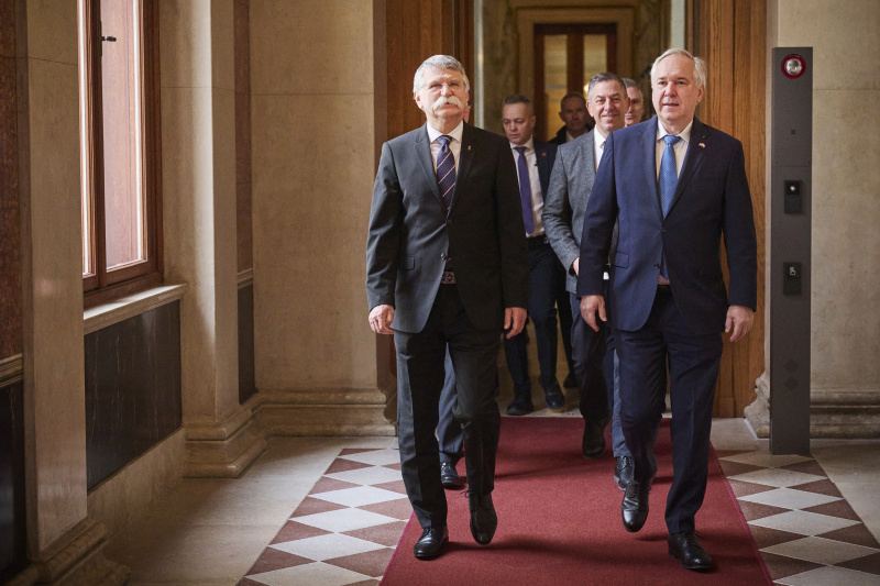 Von links: Präsident der ungarischen Nationalversammlung László Kövér, Nationalratspräsident Walter Rosenkranz (FPÖ)