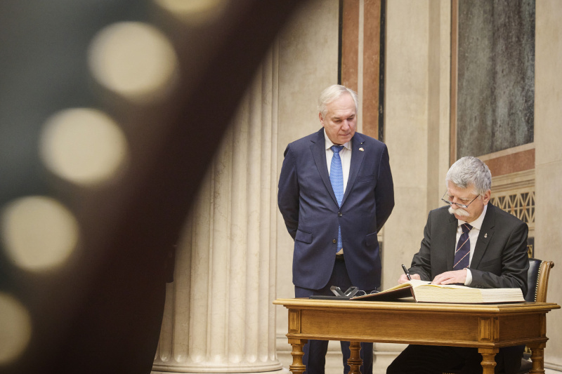 Gästebuch. Von links: Nationalratspräsident Walter Rosenkranz (FPÖ), Präsident der ungarischen Nationalversammlung László Kövér
