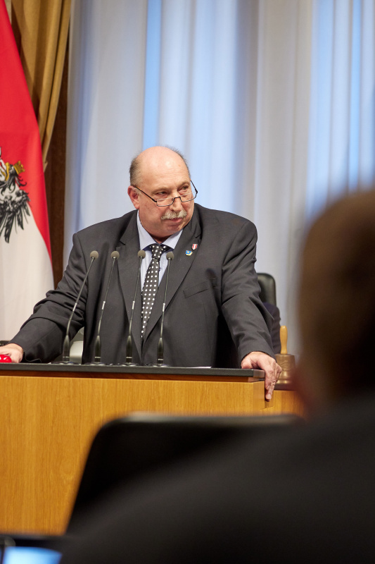 Am Rednerpult: Bundesrat Michael Bernard (FPÖ)