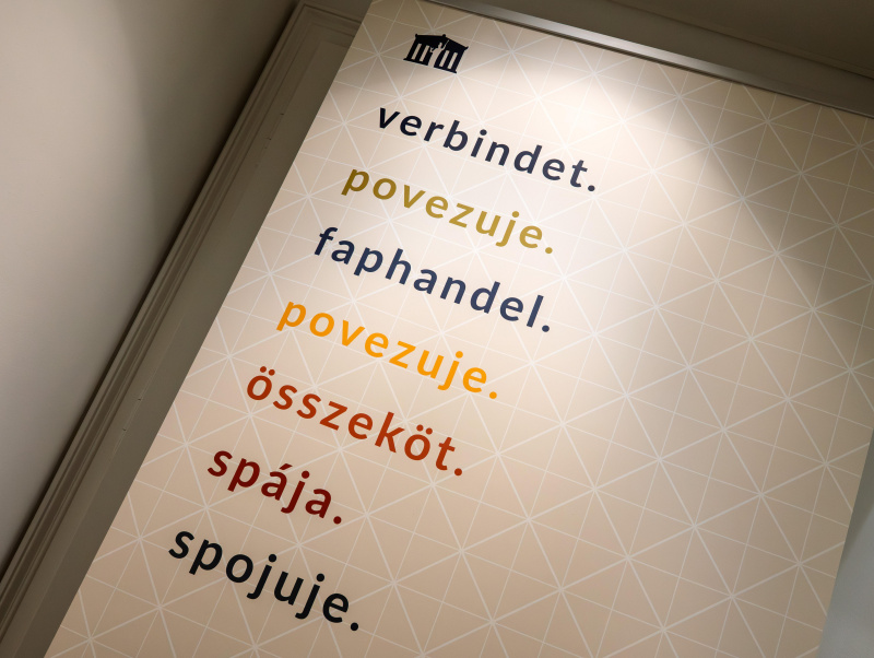 \x22verbindet\x22 - in der jeweoöogem Volksgruppensprache