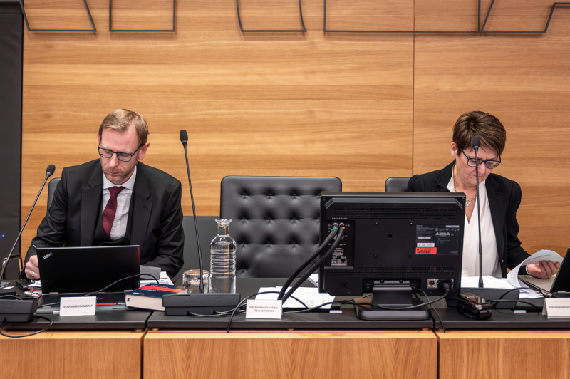 Von links: Verfahrensanwalt Andreas Joklik und Verfahrensrichterin Christa Edwards