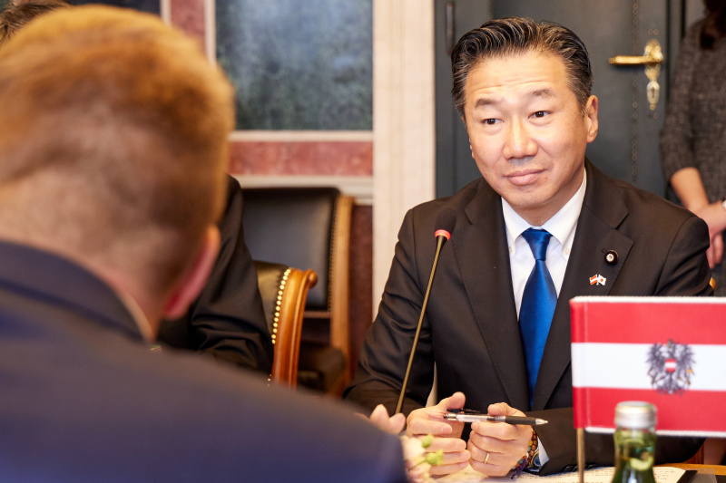 Arbeitsgespräch. Vizepräsident des Hauses der Räte des Nationalen Diet Japans Fukuyama Tetsuro