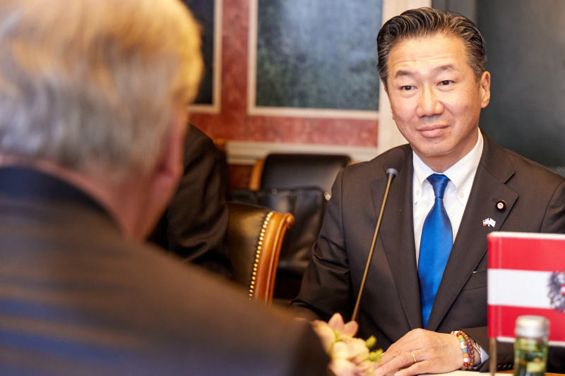 Arbeitsgespräch. Vizepräsident des Hauses der Räte des Nationalen Diet Japans Fukuyama Tetsuro