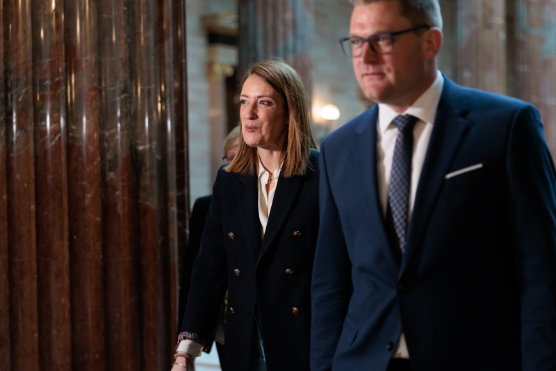 Einholung. Von links: Präsidentin des Europäischen Parlaments Roberta Metsola, Bundesratspräsident Markus Stotter (ÖVP)