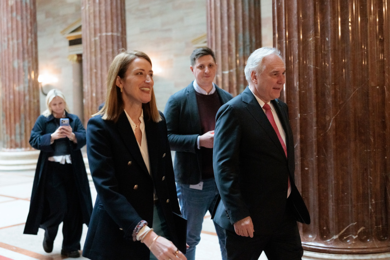 Einholung. Von links: Präsidentin des Europäischen Parlaments Roberta Metsola, Nationalratspräsident Walter Rosenkranz (FPÖ)