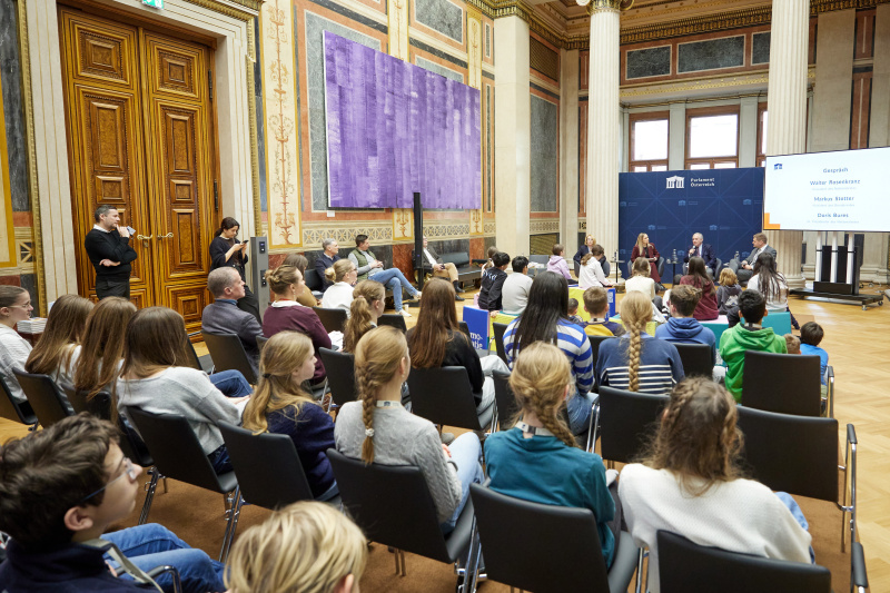 Gespräch. Von links: Dritte Nationalratspräsidentin Doris Bures (SPÖ), Melanie Flicker ORF, Nationalratspräsident Walter Rosenkranz (FPÖ), Bundesratspräsident Markus Stotter (ÖVP)