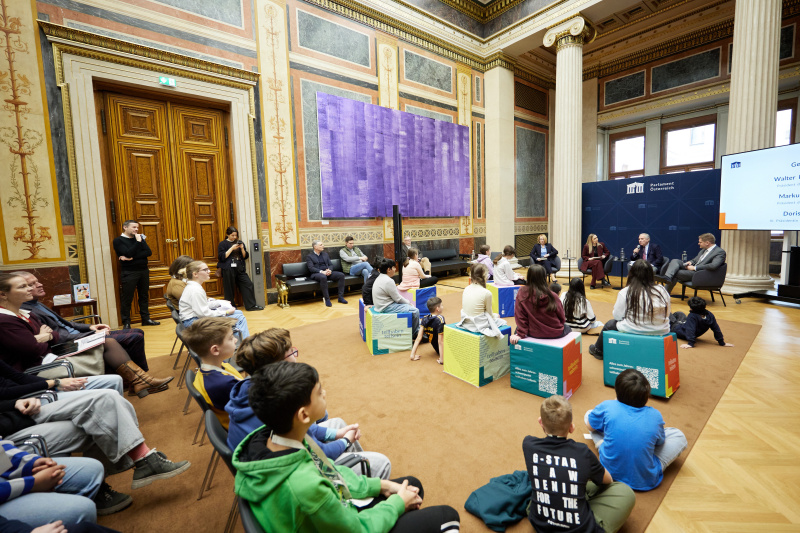 Gespräch. Von links: Dritte Nationalratspräsidentin Doris Bures (SPÖ), Melanie Flicker ORF, Nationalratspräsident Walter Rosenkranz (FPÖ), Bundesratspräsident Markus Stotter (ÖVP)