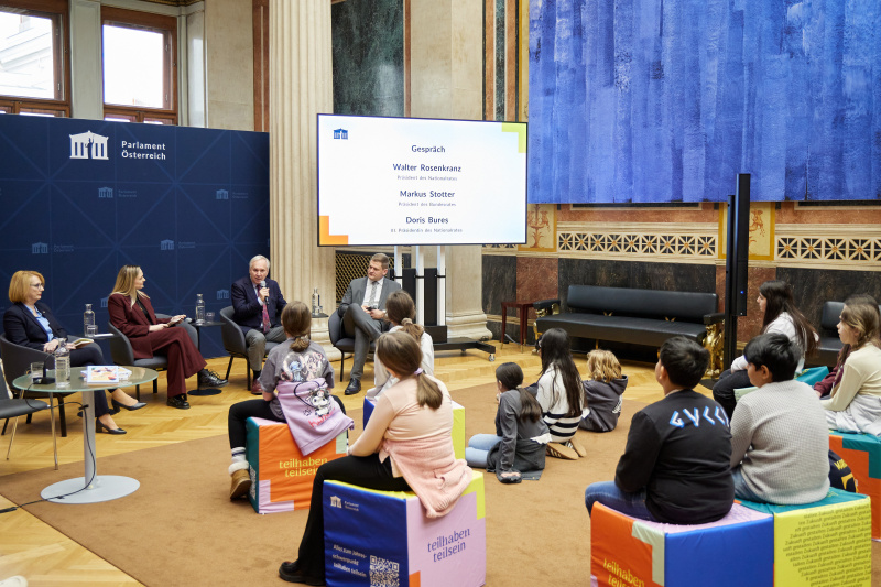 Gespräch. Von links: Dritte Nationalratspräsidentin Doris Bures (SPÖ), Melanie Flicker ORF, Nationalratspräsident Walter Rosenkranz (FPÖ), Bundesratspräsident Markus Stotter (ÖVP)
