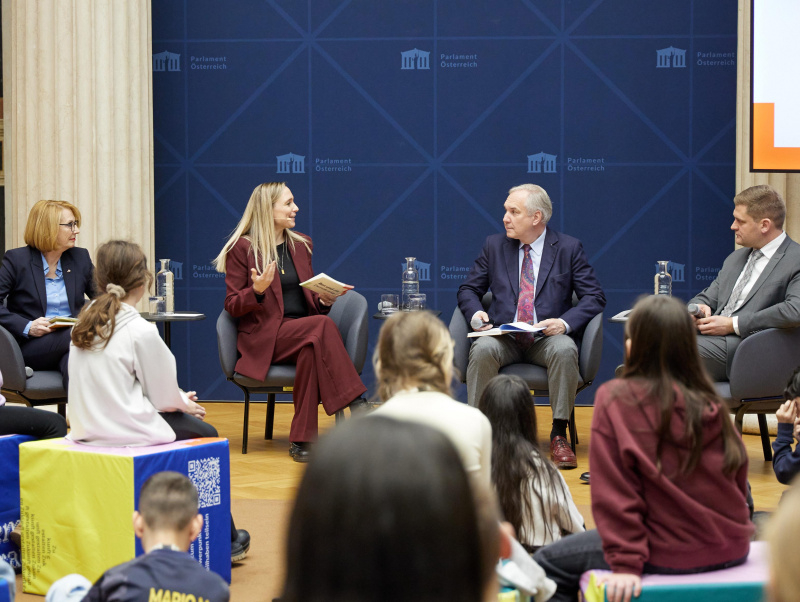 Gespräch. Von links: Dritte Nationalratspräsidentin Doris Bures (SPÖ), Melanie Flicker ORF, Nationalratspräsident Walter Rosenkranz (FPÖ), Bundesratspräsident Markus Stotter (ÖVP)