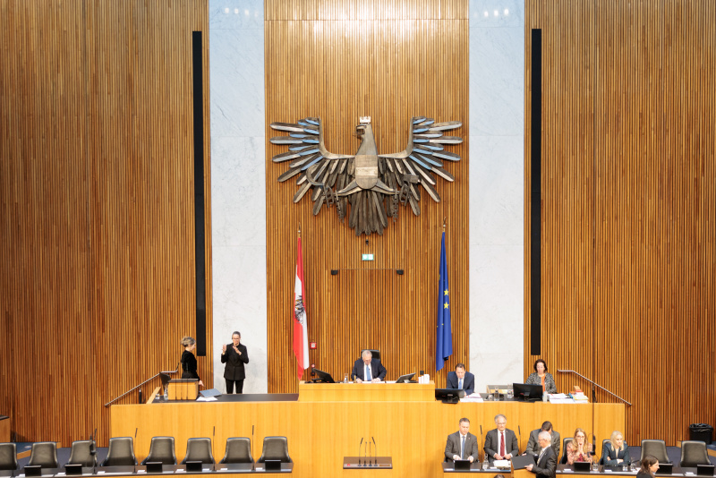 Eröffnung der Sitzung durch Nationalratspräsident Walter Rosenkranz (FPÖ)