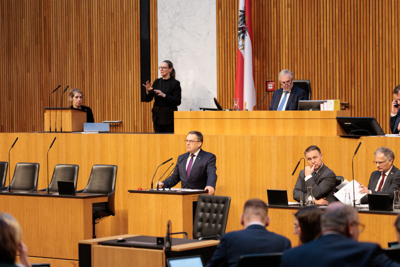 Am Rednerpult: Klubobmann August Wöginger (ÖVP)