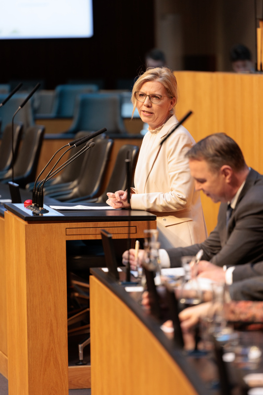 Am Rednerinnenpult: Klubobfrau Leonore Gewessler (GRÜNE)