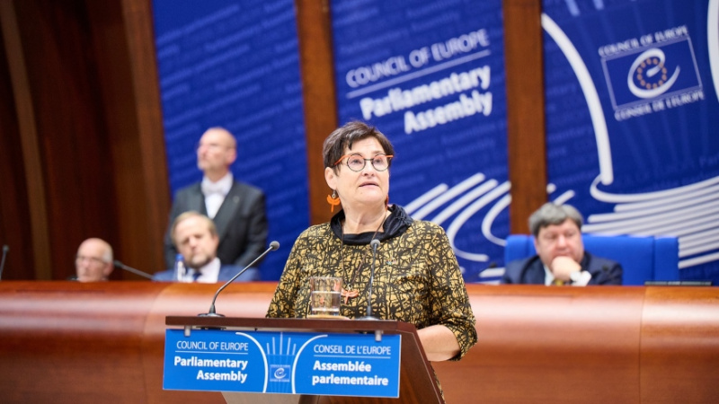 Am Rednerpult Petra Bayr bei ihrer Antrittsrede