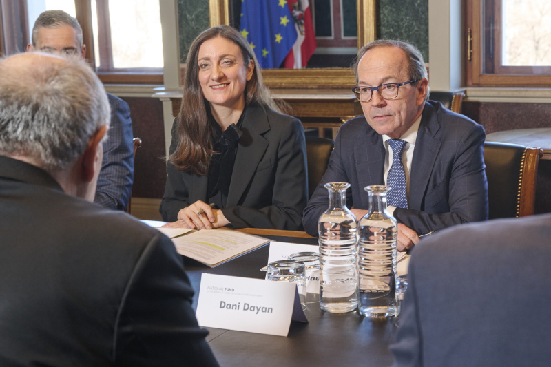 Von links: Vorstand Nationalfonds und des Allgemeinen Entschädigungsfonds Judith Pfeffer, Zweiter Nationalratspräsident Peter Haubner (ÖVP)