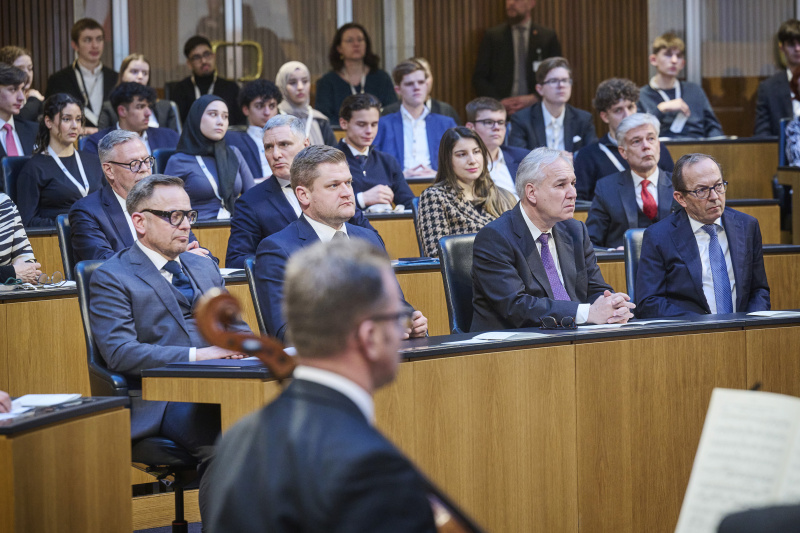 Von links: Präsident der Israelitischen Kultusgemeinde für die Bundesländer Salzburg, Steiermark und Kärnten Elie Rosen, Bundesratspräsident Markus Sotter (ÖVP), Nationalratspräsident Walter Rosenkranz (FPÖ), Zweiter Nationalratspräsident Peter Haubner (ÖVP)