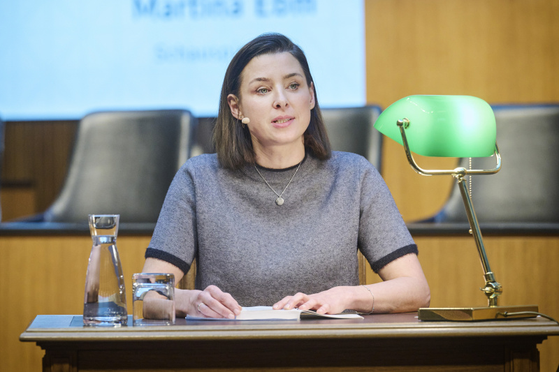 Lesung aus dem Buch„weiter leben. Eine Jugend“ von Ruth Klüger. Schauspielerin Martina Ebm