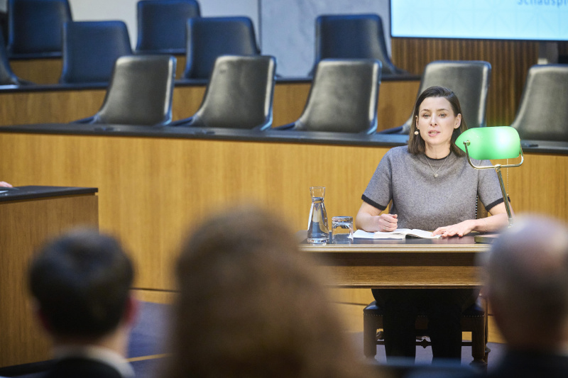 Lesung aus dem Buch„weiter leben. Eine Jugend“ von Ruth Klüger. Schauspielerin Martina Ebm