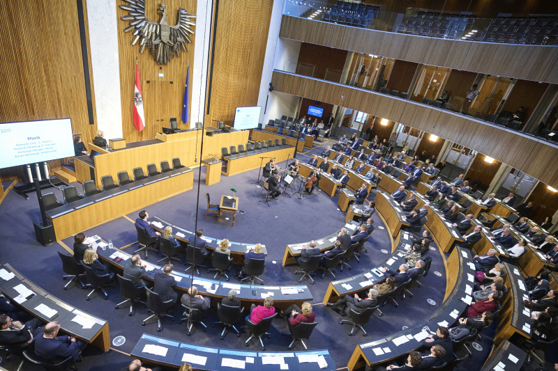 Blick Richtung Veranstaltungsteilnehmerinnen und -teilnehmer