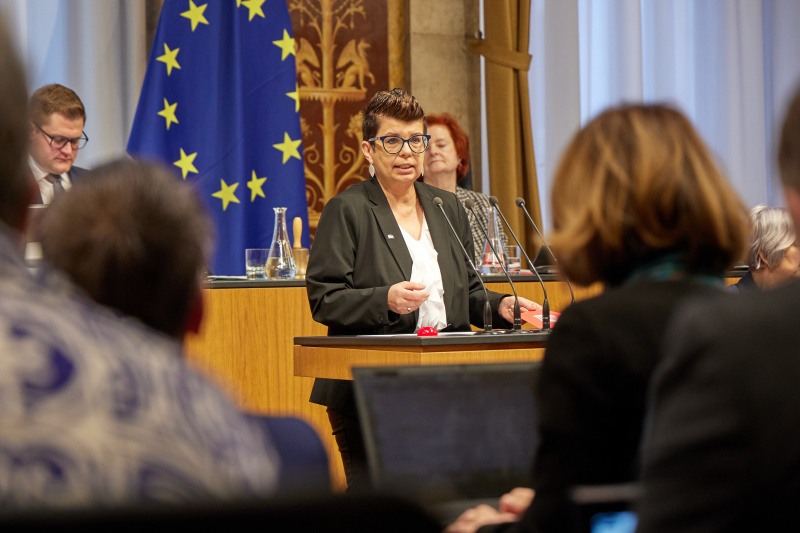 Am Rednerpult: Bundesrätin Bernadette Kerschler (SPÖ)