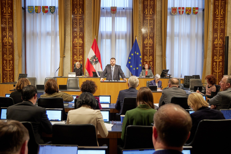 Am Rednerpult: Vorsitzender der Bundesratsfraktion Andreas Arthur Spanring (FPÖ)